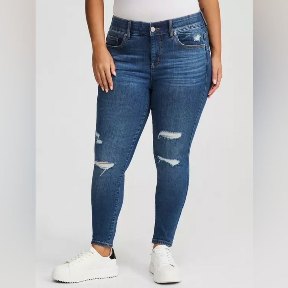 Torrid- Bombshell High-Rise Skinny Jean